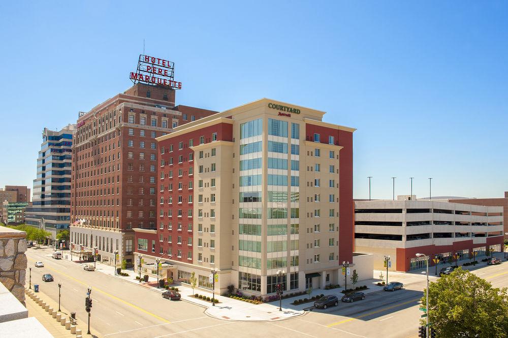 Courtyard Peoria Downtown Hotel Exterior photo