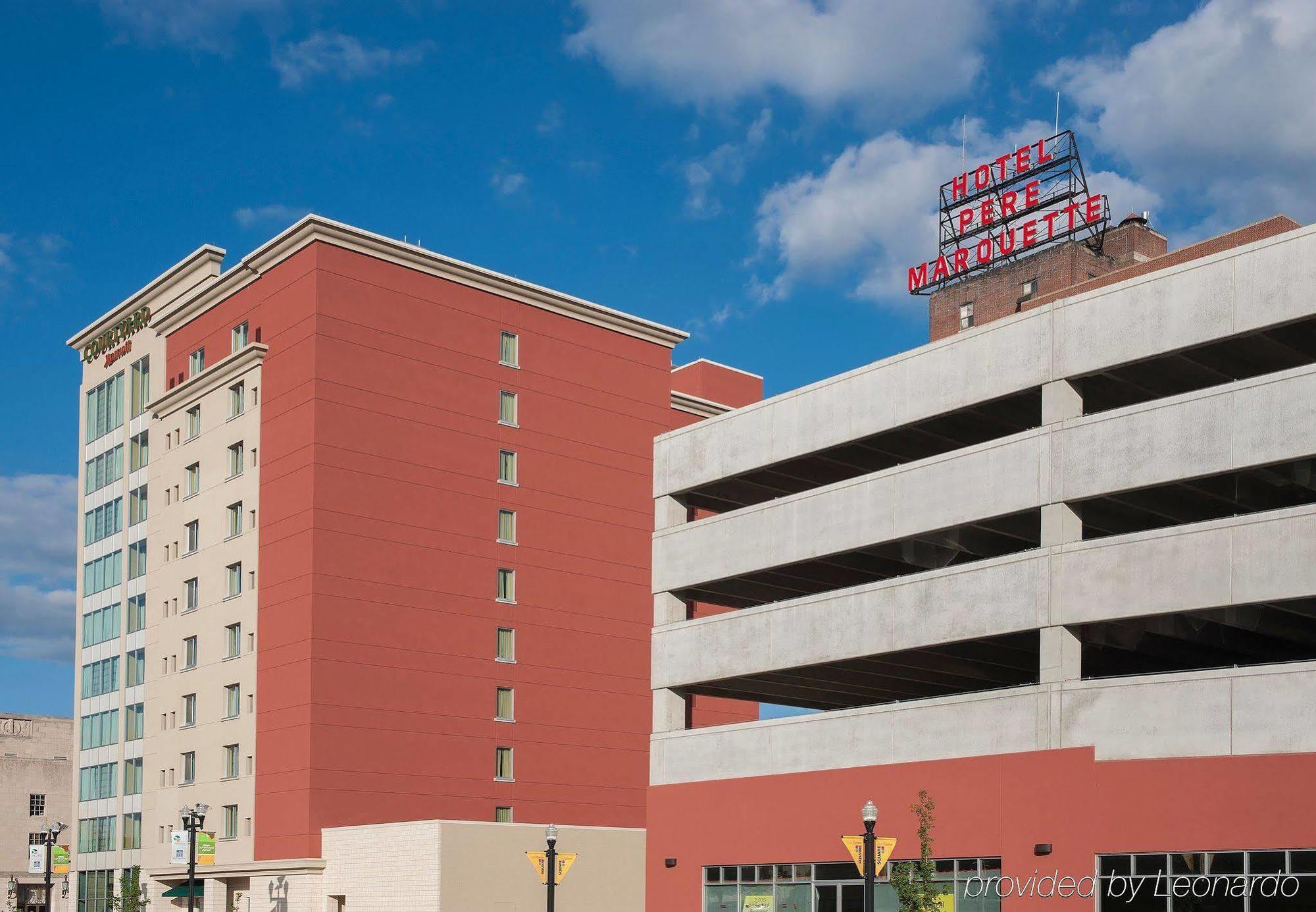 Courtyard Peoria Downtown Hotel Exterior photo